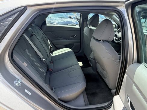 Used 2025 Hyundai Elantra SEL FWD image 17
