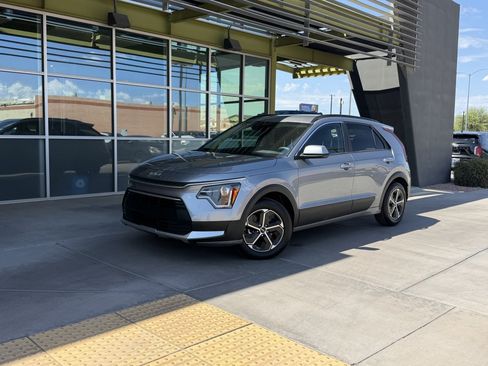 Used 2025 Kia Niro LX FWD image 1