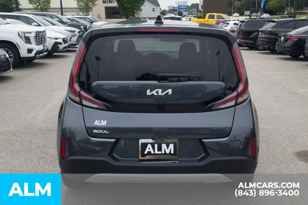 Used 2025 Kia Soul LX w/ LX Technology Package FWD image 6