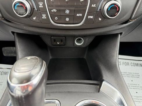 Used 2018 Chevrolet Traverse LT image 35