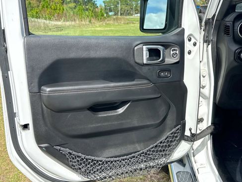 Used 2019 Jeep Wrangler Unlimited Sahara w/ Dual Top Group image 17