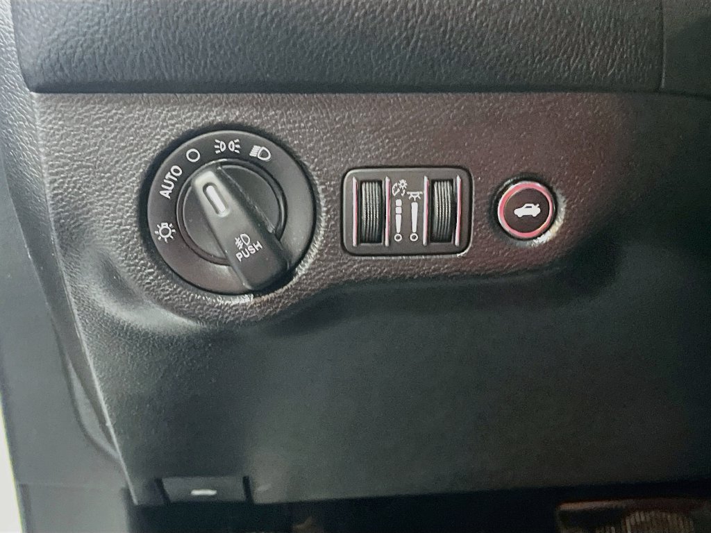Used 2019 Dodge Challenger R/T RWD image 10