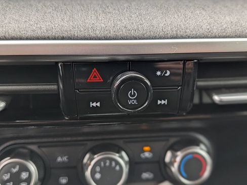 Used 2025 Nissan Kicks SV FWD image 29