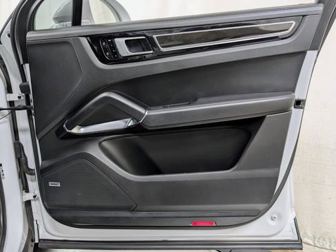 Used 2020 Porsche Cayenne Turbo image 26