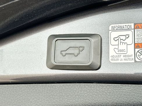 Used 2016 Toyota RAV4 XLE image 28