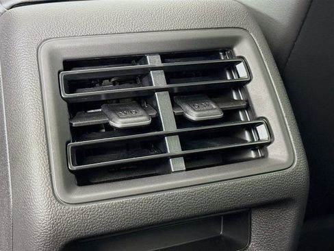 New 2025 Volkswagen Tiguan SE image 26