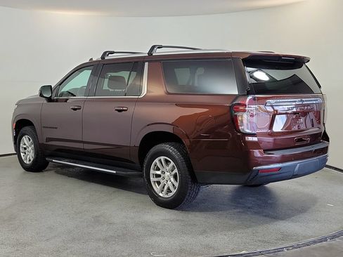 Used 2022 Chevrolet Suburban LT w/ Luxury Package RWD image 5
