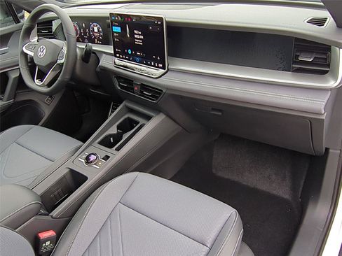 New 2026 Volkswagen Tiguan SE R-Line AWD/4WD image 19