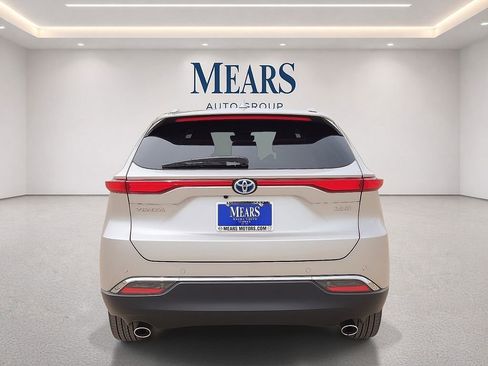 Used 2023 Toyota Venza XLE AWD/4WD image 4