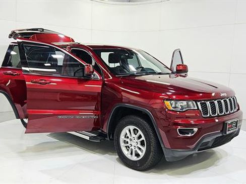 Used 2018 Jeep Grand Cherokee Laredo RWD image 29