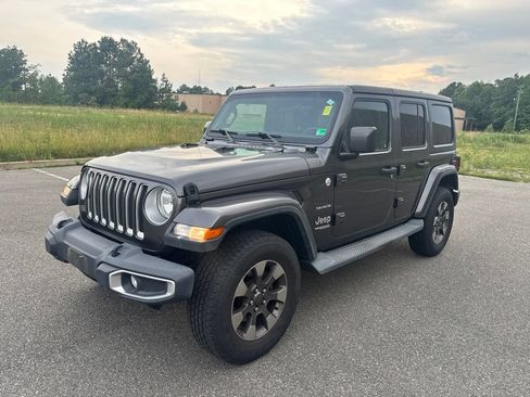 Used 2018 Jeep Wrangler Unlimited Sahara AWD/4WD image 3