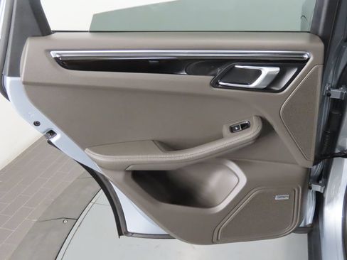 Certified 2026 Porsche Macan AWD/4WD image 46
