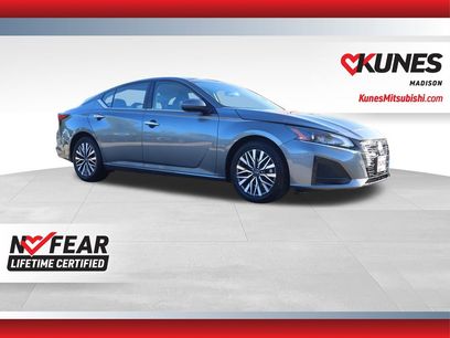 Used 2023 Nissan Altima 2.5 SV