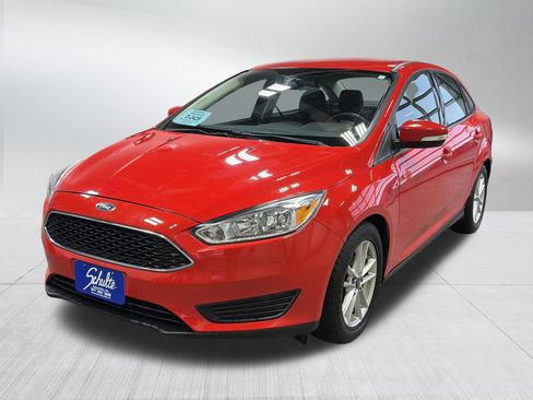 Used 2015 Ford Focus SE w/ SE Cold Weather Package image 3