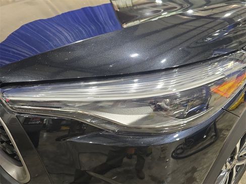 Used 2022 Toyota Corolla Cross XLE w/ Convenience Package image 31