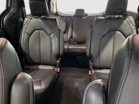 Used 2025 Chrysler Pacifica Select FWD image 23
