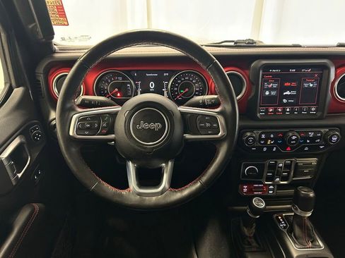 Used 2020 Jeep Gladiator Rubicon image 3