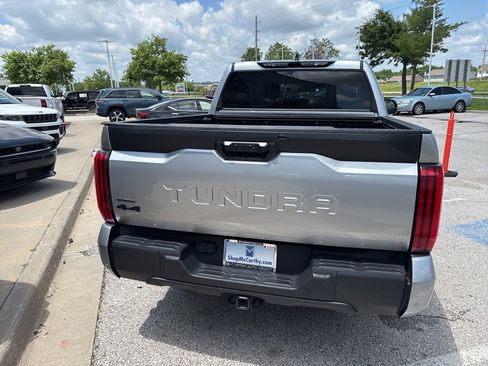Used 2022 Toyota Tundra SR5 w/ SR5 Convenience Package AWD/4WD image 24