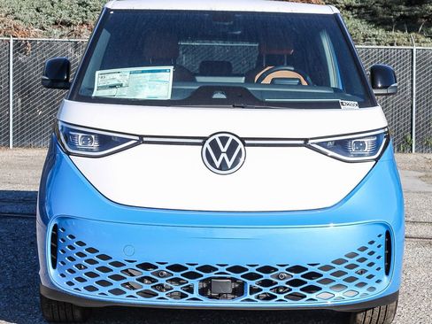 New 2025 Volkswagen ID. Buzz Pro S image 2