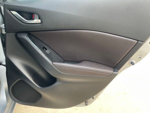 Used 2018 MAZDA MAZDA3 Touring FWD image 27