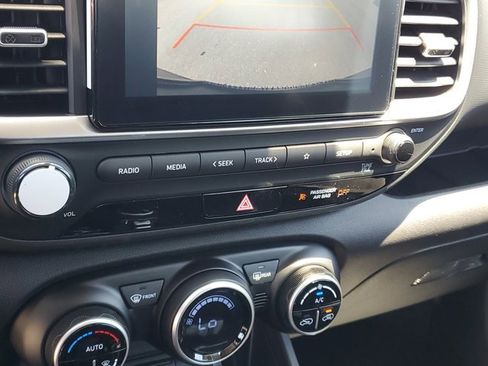 Certified 2025 Hyundai Venue SEL image 27