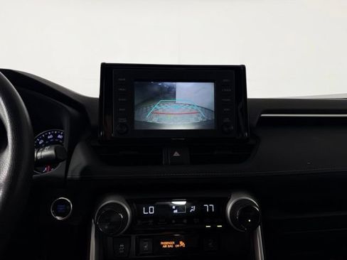 Used 2019 Toyota RAV4 XLE w/ Convenience Package FWD image 16