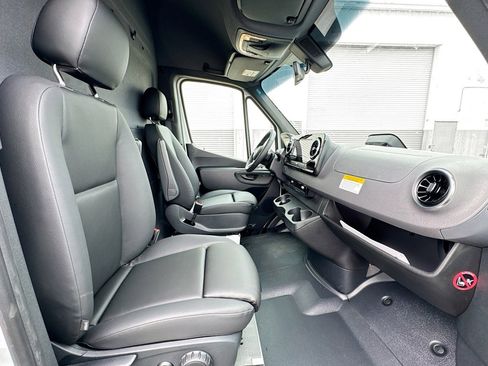 New 2025 Mercedes-Benz Sprinter 2500 image 23
