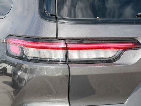 Used 2023 Jeep Grand Cherokee L Laredo image 11