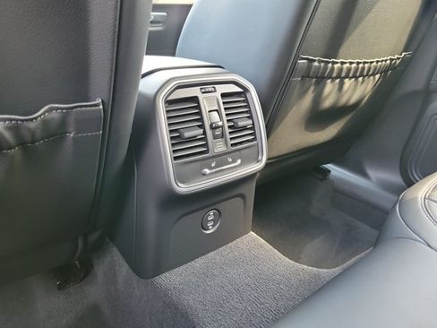 Certified 2026 Porsche Macan Turbo AWD/4WD image 18