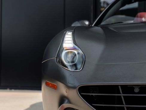 Used 2016 Ferrari California T RWD image 22