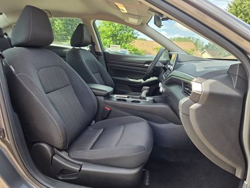 Used 2025 Nissan Altima 2.5 SV FWD image 29