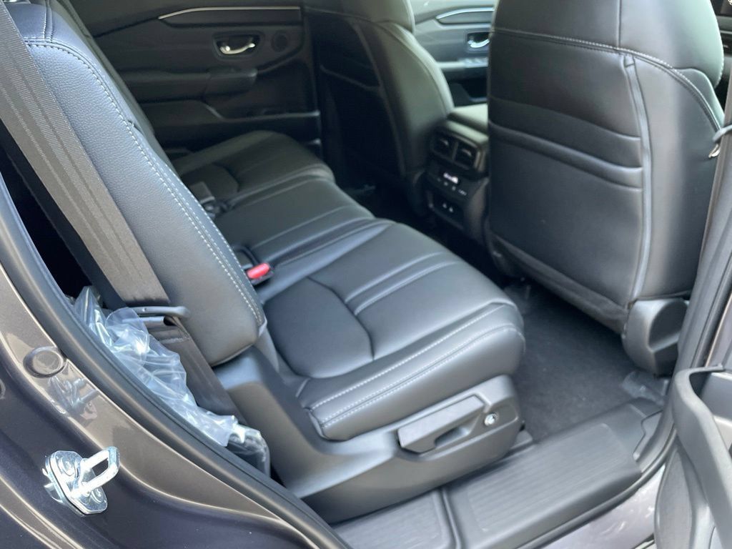 New 2026 Honda Pilot Touring image 9