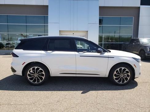 New 2026 Lincoln Nautilus Reserve AWD/4WD image 3