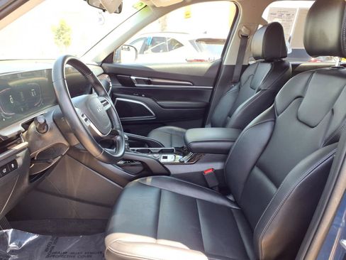 Used 2025 Kia Telluride S FWD image 18