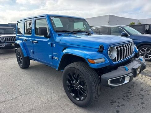 Used 2024 Jeep Wrangler Unlimited Sahara AWD/4WD image 3
