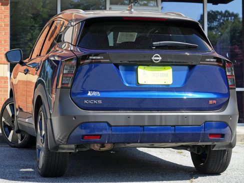 Used 2025 Nissan Kicks SR FWD image 5