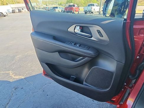 New 2026 Chrysler Pacifica Select image 25