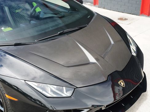 Used 2021 Lamborghini Huracan EVO RWD image 2