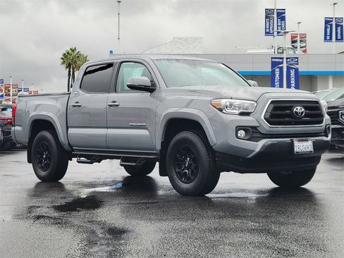 Used 2021 Toyota Tacoma SR5 w/ Technology Package image 29