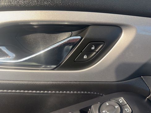 Used 2022 Chevrolet Traverse LT image 20