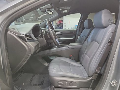 Used 2023 Buick Enclave Essence image 9