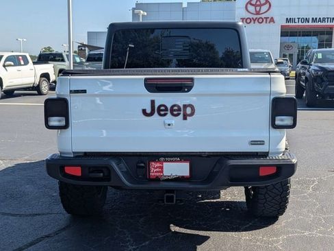 Used 2023 Jeep Gladiator Overland w/ Cold Weather Group AWD/4WD image 10