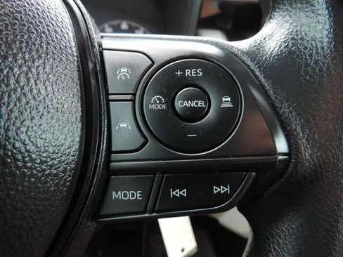 Used 2025 Toyota Corolla Cross L FWD image 29