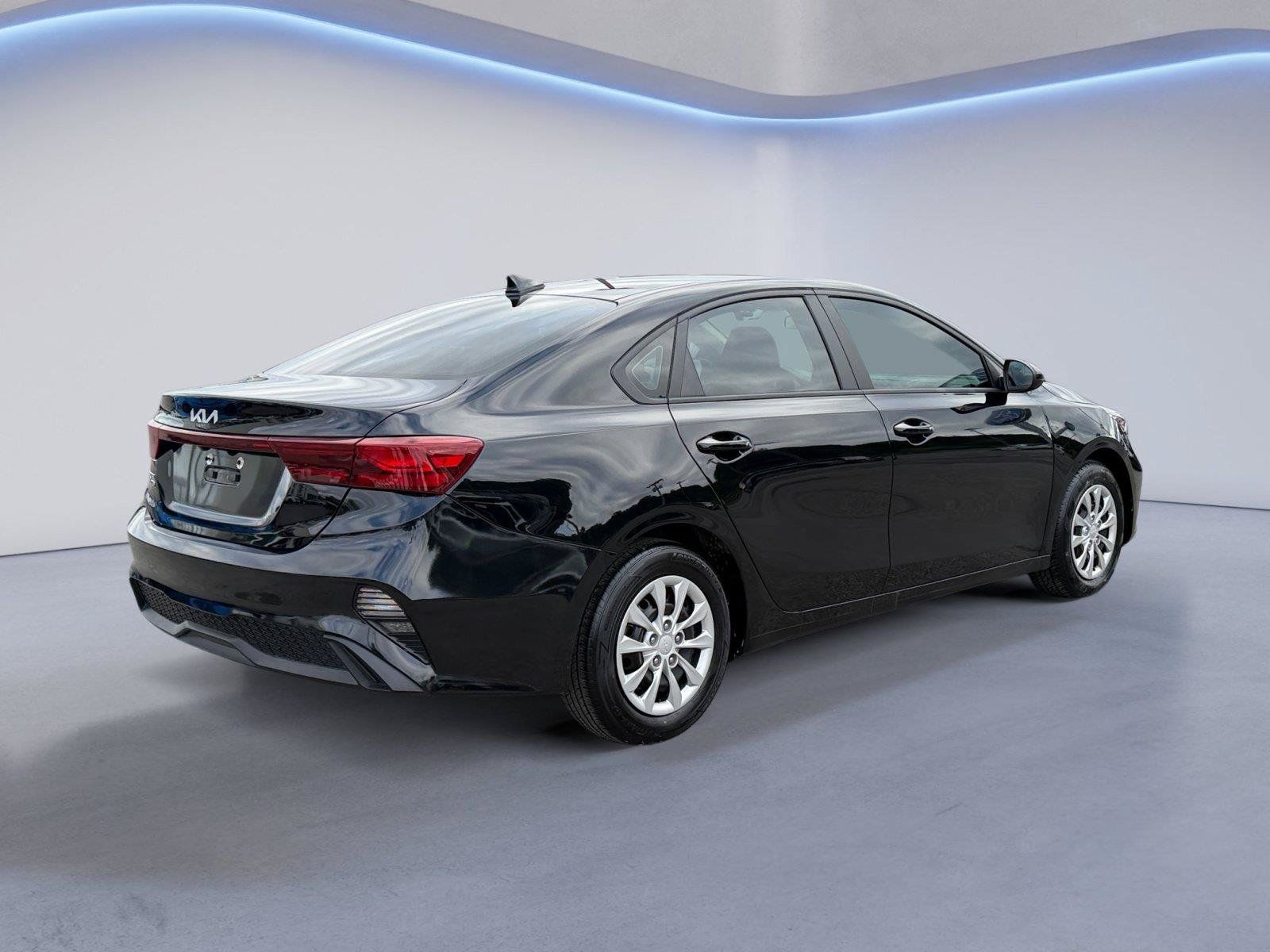 Used 2022 Kia Forte Sedan FWD image 3