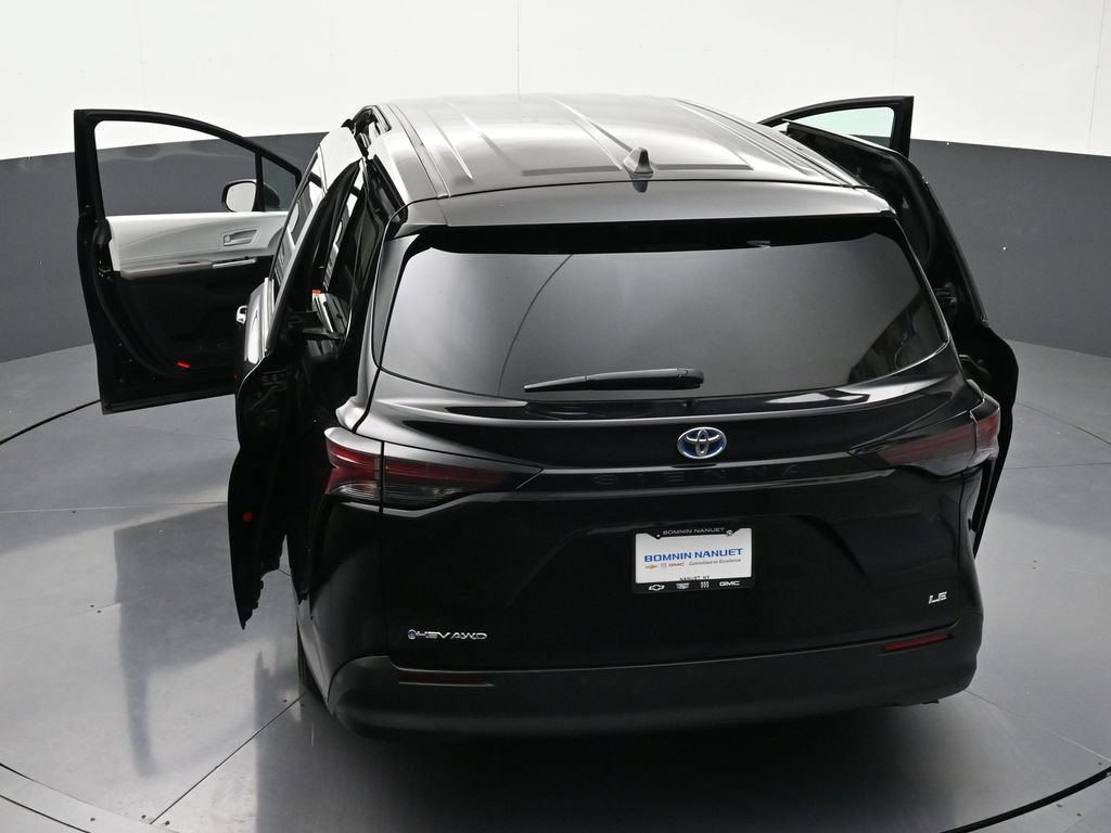 Used 2025 Toyota Sienna LE AWD/4WD image 37