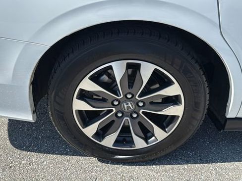 Used 2024 Honda Odyssey EX-L image 11