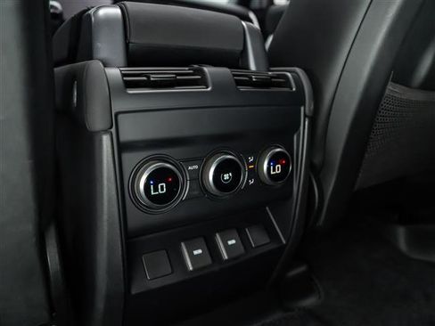 Used 2023 Land Rover Defender 110 SE image 29