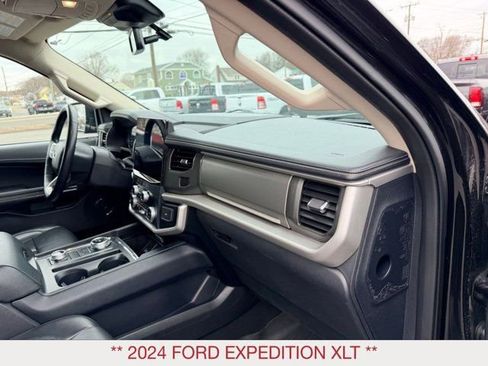 Used 2024 Ford Expedition XLT image 10