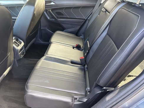 Used 2023 Volkswagen Tiguan SE w/ Panoramic Sunroof Package AWD/4WD image 13