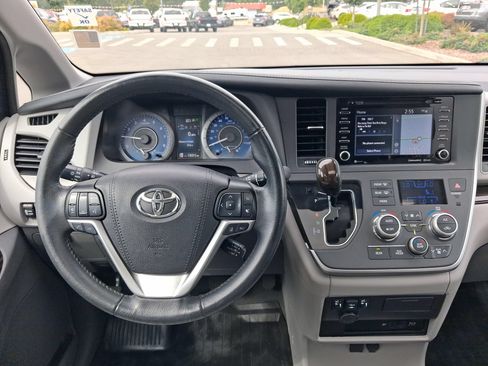 Used 2020 Toyota Sienna XLE Premium AWD/4WD image 11